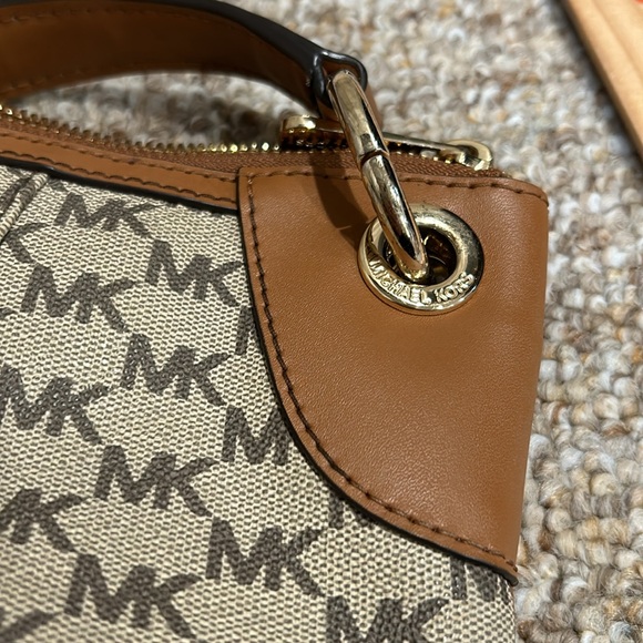 MICHAEL KORS Handbag New Condition - Picture 12 of 12